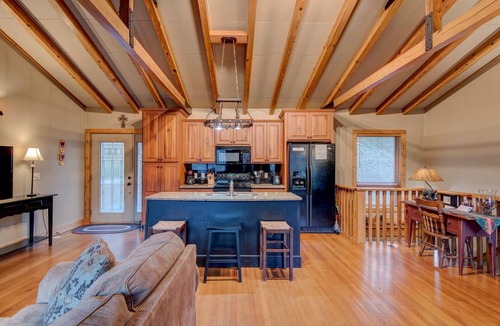 Boone House | Appalachian Retreat Between Boone Blowing Rock Hot Tub WiFi