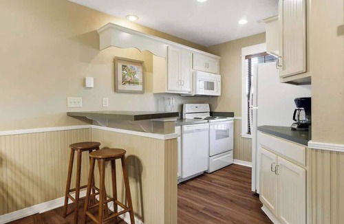 Clarkesville Apartment | Apple Mountain Resort | 2BR Retreat + Golf Area