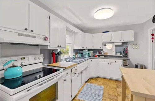 Hendersonville House | Apple Tree Cottage Downtown Hendersonville