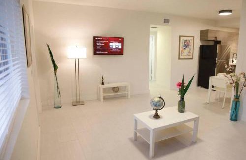 Seybold Apartment | Apt 3 Miami Designer Apartment in the Upper East-Side