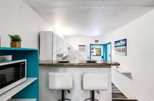 Royal Poinciana Apartment | Aqua Breeze Retreat