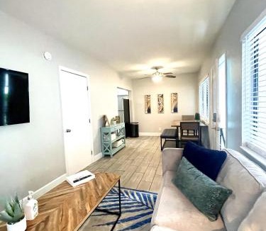 South Palm Park Neighborhood Association Apartment | Aqua Oasis