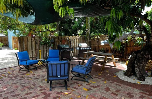 Poinsettia Heights Apartment | ★Aqua Studio ★5 min to Beach ★