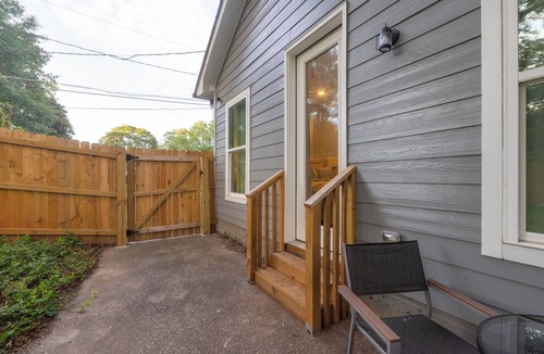 Lithonia House | Arabia Mountain Fire Pit Grill Fenced Patio 8P 3B
