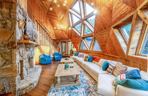 Edray House | Architectural marvel w/firepit, hot tub, prime location, lounge & bar rooms!