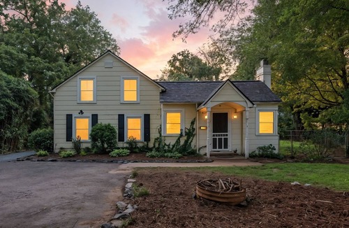 Winston - Salem House | Ardmore Bungalow - 1.4m to Hospitals - Fenced Yard