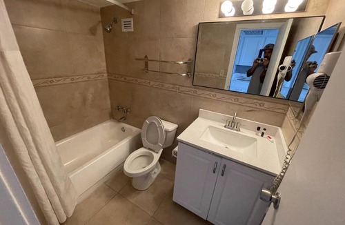 Sunny Isles Beach Apartment | Areia Azul Aparts Miami - ART Room at Marco Polo Beach Resort