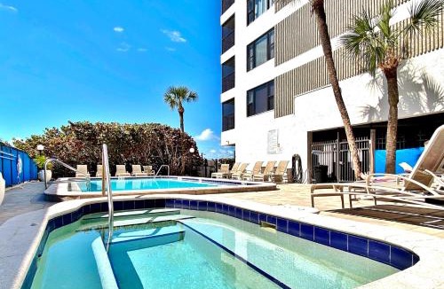 Madeira Beach Apartment | Arie Dam 102