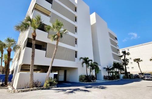 Madeira Beach Apartment | Arie Dam 503