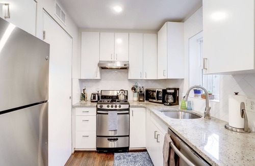 Penrose House | Arlington Modern, Comfortable, Close to DC and Sites