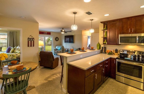 Arlington Park House | Arlington Park Amazing Location Pet Friendly 2 Master Suites Home
