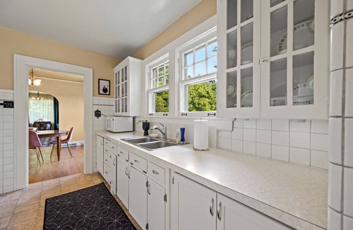 Canton House | Art Deco home with Mountain View’s in charming Canton