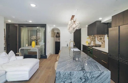 Spring Garden Apartment | Art Museum Luxury Two-Bedroom