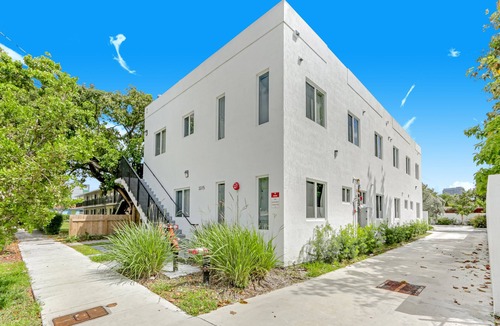 Wynwood Art District Apartment | ArTease 3: Walk to Wynwood & Design District