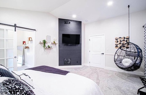 Marietta Apartment | Artful Escape at Marietta Square