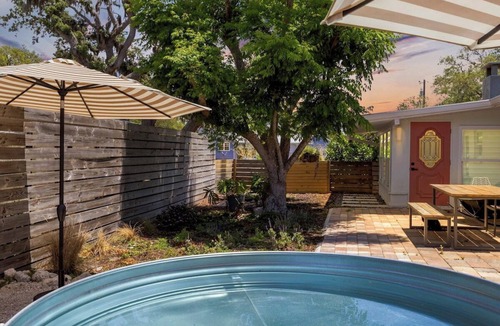 Whitfield House | ArtHouse · Art Inspired Dream Home + Pool + Beaches + SRQ