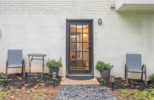 Smyrna House | Artist's Den