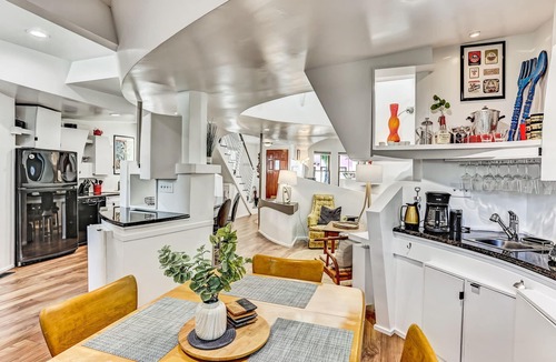 Savannah Victorian District House | Artistic Executive Rental in Historic Savannah, Heated Pool Access by Southern Belle Savannah