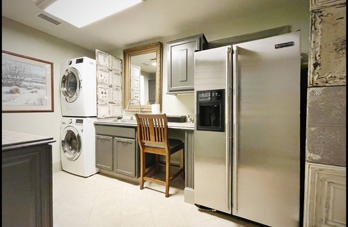 Mount Pleasant House | Artistic Retreat Home - The Perfect Spot in Mt. Pleasant