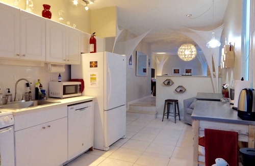 South Palm Park Neighborhood Association Apartment | artistic/uplifting, pool/spa, large garden, walking distance to beach/town