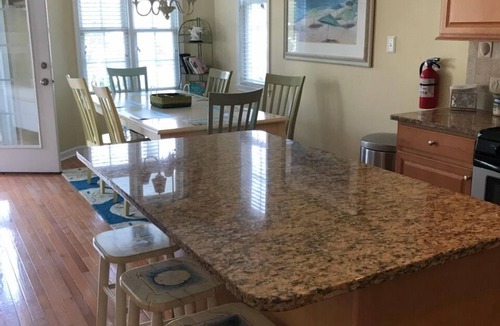 Gold Coast Condo | ASBURY RETREAT 1.5 blocks from beach! 3220 Asbury Ave 1st Flr 3 br/2ba