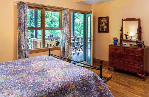 Arden House | Asheville - Blue Ridge Parkway Home, with hottub & grill.