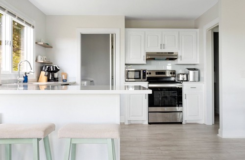 North Charleston House | Ashley River Views | Families! | Pineapple & Palms