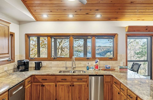 Smithville Cabin | Aspen Lodge Overlooking Center Hill Lake