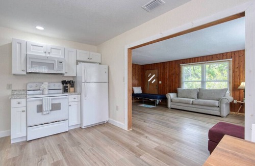 Astor House | Astor Cottage Hideaway