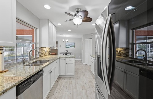 Caloosahatchee House | "AT THE RIVERS EDGE" Spacious 4+bedroom home in beautiful SE Cape Coral