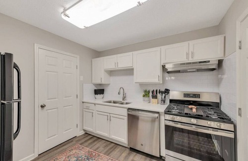 Austell Villa | ATH - Austell - 2BR - Pet Friendly - Fenced (2304)