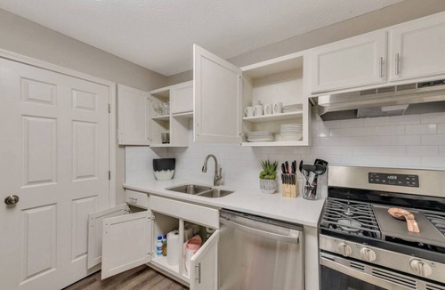 Austell Villa | ATH - Austell - 2BR - Pet Friendly - Fenced (2304)