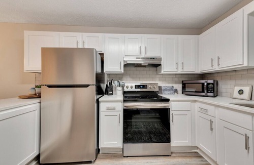 Smyrna Villa | ATH - Sleeps 4 - 2 Beds - Fenced/Pet friendly - CC6