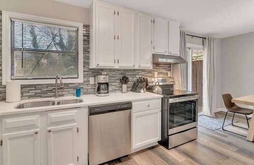 Smyrna Villa | ATH - Sleeps 6 - 3 Beds - Pet friendly - VO2099