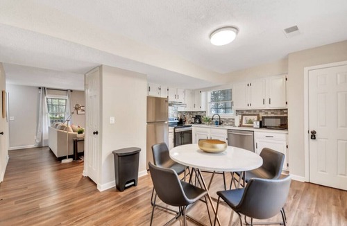 Smyrna Villa | ATH - Smyrna - Sleeps 4 - 2 Beds - Pet friendly - CC3