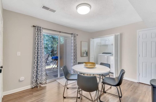 Smyrna Villa | ATH - Smyrna - Sleeps 4 - 2 Beds - Pet friendly - CC3