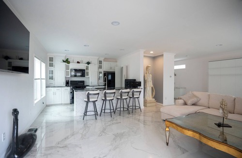 Galloway House | Athena Elegant Bright Romantic jetted tub getaway wedding venues fitness room