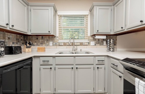 Centerville House | AtHome+1 Stay I Woodsy 3BR I Monthly Discounts