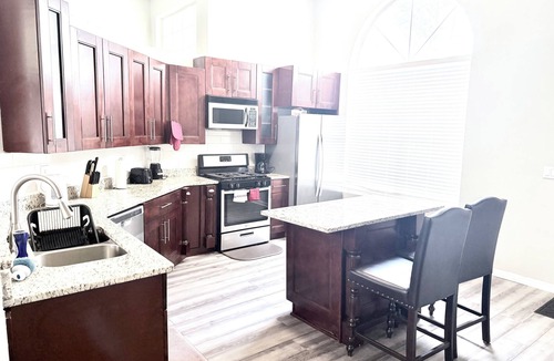 Southwestern House | ATL Fabulous 3-bedroom 2- bath house with AC in charming Atlanta