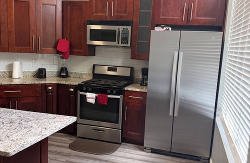 Southwestern House | ATL Fabulous 3-bedroom 2- bath house with AC in charming Atlanta