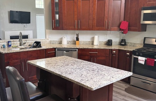 Southwestern House | ATL Fabulous 3-bedroom 2- bath house with AC in charming Atlanta
