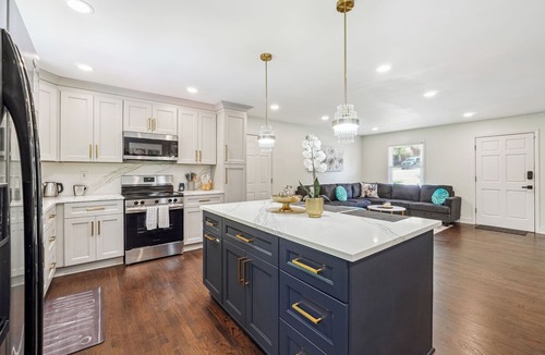 Candler-McAfee House | ATL Large Modern Fun House Pool HotTub GameRoom BBQ