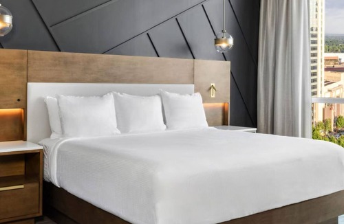 Castleberry Hill Resort | Atlanta 2BR Presidential Suite – Luxe Space, Full Kitchen & Walk-to-Attractions