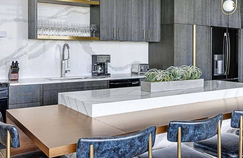 Castleberry Hill House | Atlanta 2BR Presidential Suite – Luxe Space, Full Kitchen & Walk-to-Attractions