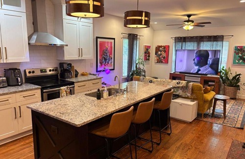 Pittsburgh House | Atlanta Artist Retreat with Private Patio and Parking