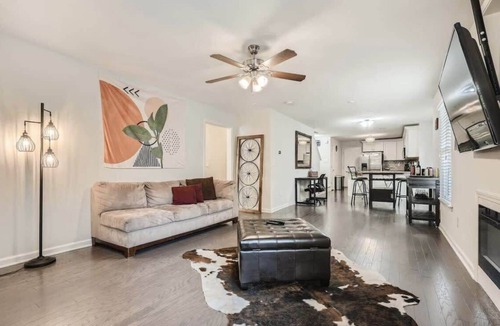 West End House | Atlanta Bungalow Near Mercedes Benz w| Firepit 4BR