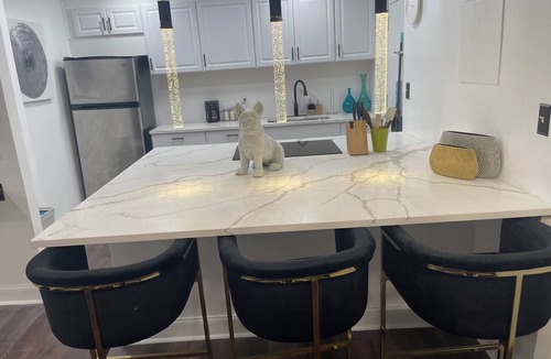 Downtown Atlanta Condo | Atlanta penthouse king/queen/Twin. Home away from home.