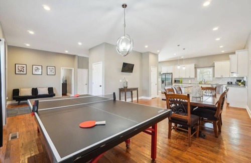 Church Street House | Atlanta Retreat | 4BR Near Downtown + Stadium Access