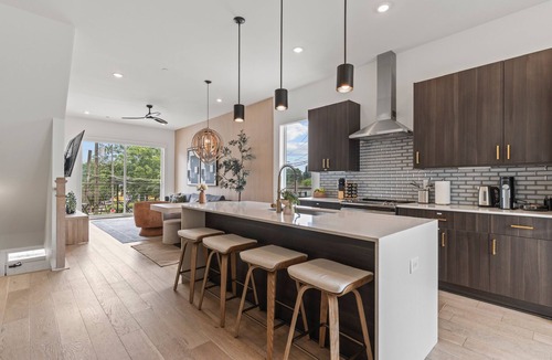 Mechanicsville House | Atlanta Rooftop Retreat Sleeps 10 + Parking