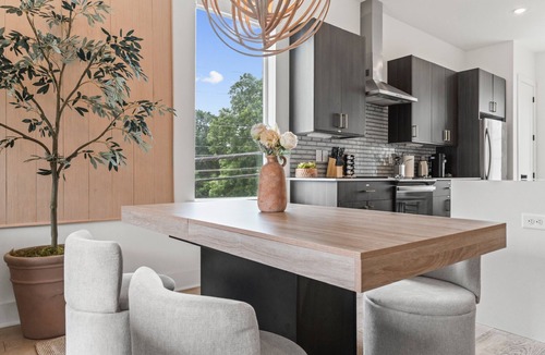 Mechanicsville House | Atlanta Rooftop Retreat Sleeps 10 + Parking